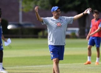 Maurizio Sarri Habit In Training Surprises Chelsea Players Maurizio Sarri Habit In Training Surprises Chelsea Players