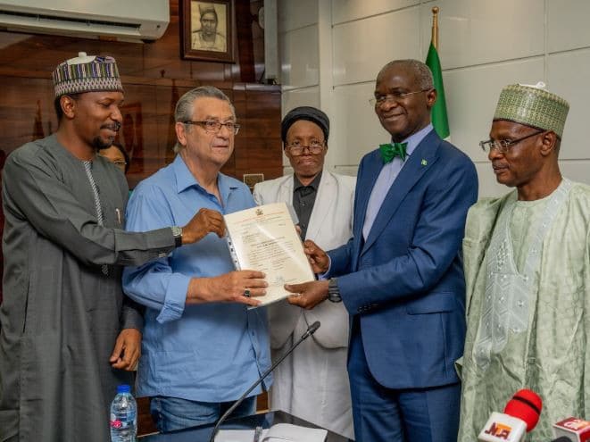 FG Fulfils House Pledge to Clemens Westerhof 25 Years After