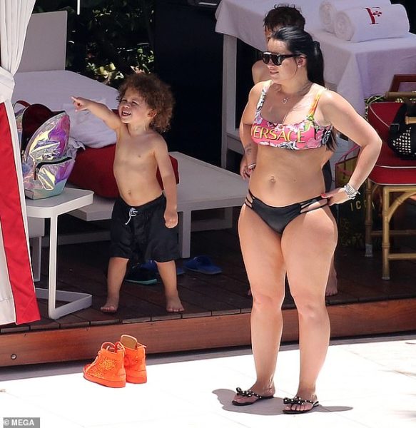 Pierre-Emerick Aubameyang Girlfriend Alysha Behague Shows Off Curves 12 Aubameyang Girlfriend Alysha Behague