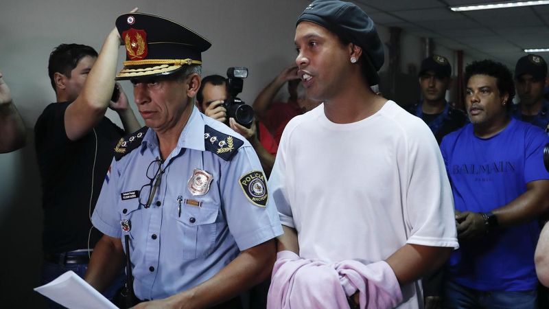 Ronaldinho Remain Paraguayan Jail