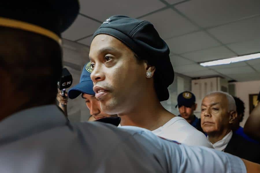 Visitor Reveals Details Of Ronaldinho Being ‘Sad’ In Prison Visitor Reveals Details Of Ronaldinho Being ‘Sad’ In Prison
