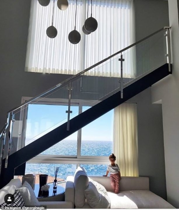 Georgina Shows Off Their Rooftop Swimming Pool 