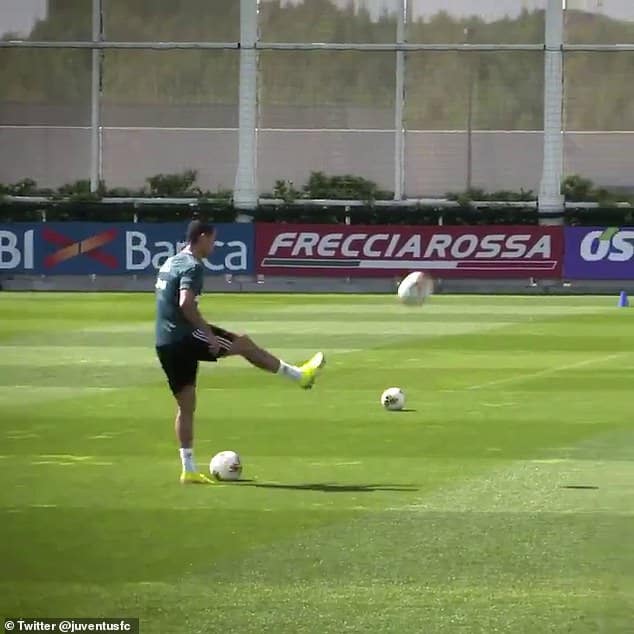 Cristiano Ronaldo Gives Basketball Star Michael Jordan A Run For His Money 5 Cristiano Ronaldo Gives Basketball Star Michael Jordan A Run For His Money1