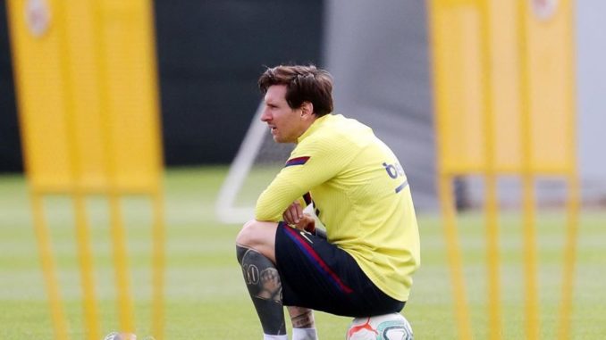 Lionel Messi Shaving Off His Beard