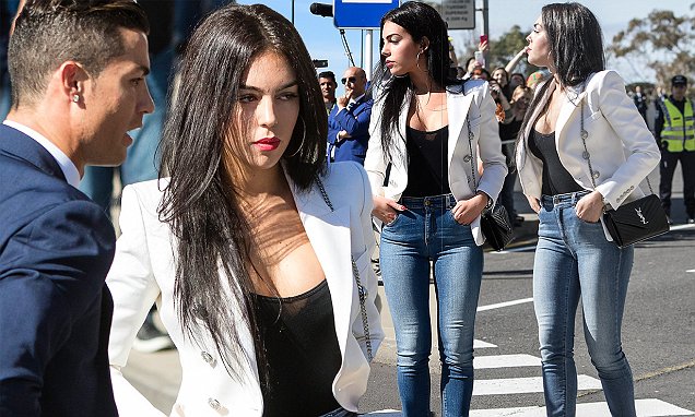Plunging Sports Bra Shows How Busty Cristiano Ronaldo’s Girlfriend Georgina Rodriguez Is Plunging Sports Bra Shows How Busty Cristiano Ronaldo’s Girlfriend Georgina Rodriguez Is