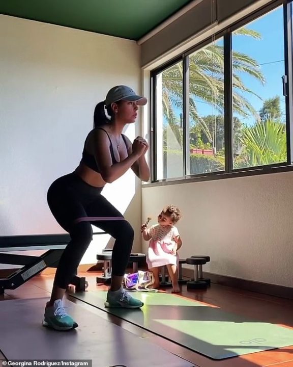 Plunging Sports Bra Shows How Busty Cristiano Ronaldo's Girlfriend Georgina Rodriguez Is 11 Plunging Sports Bra Shows How Busty Cristiano Ronaldos Girlfriend Georgina Rodriguez Is4