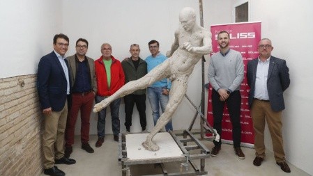 Barcelona Legend Andres Iniesta Honored With NAKED Statue 2 Iniesta NAKED Statue