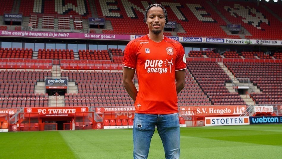 FC Twente Takes Ebuehi On Loan