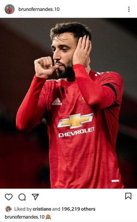 Cristiano Ronaldo Thumbs Up Bruno Fernandes Brace Against Istanbul1