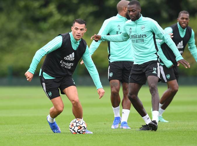 Ben White Pictured in first Arsenal Training Session1