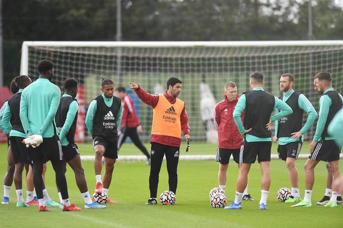 Ben White Pictured in first Arsenal Training Session2