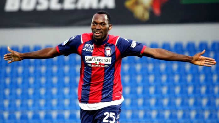 Parma confirm the signing of Nigerian forward Simy Nwankwo