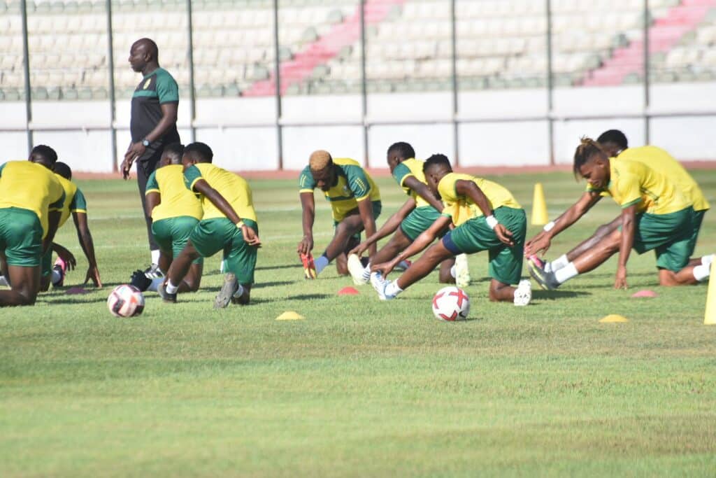 Bendel Insurance warm up for ASO Chlef