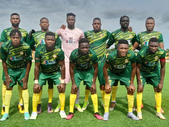 Kwara United FC pose for a team picture before a friendly Kwara United – Players salary, stadium, news