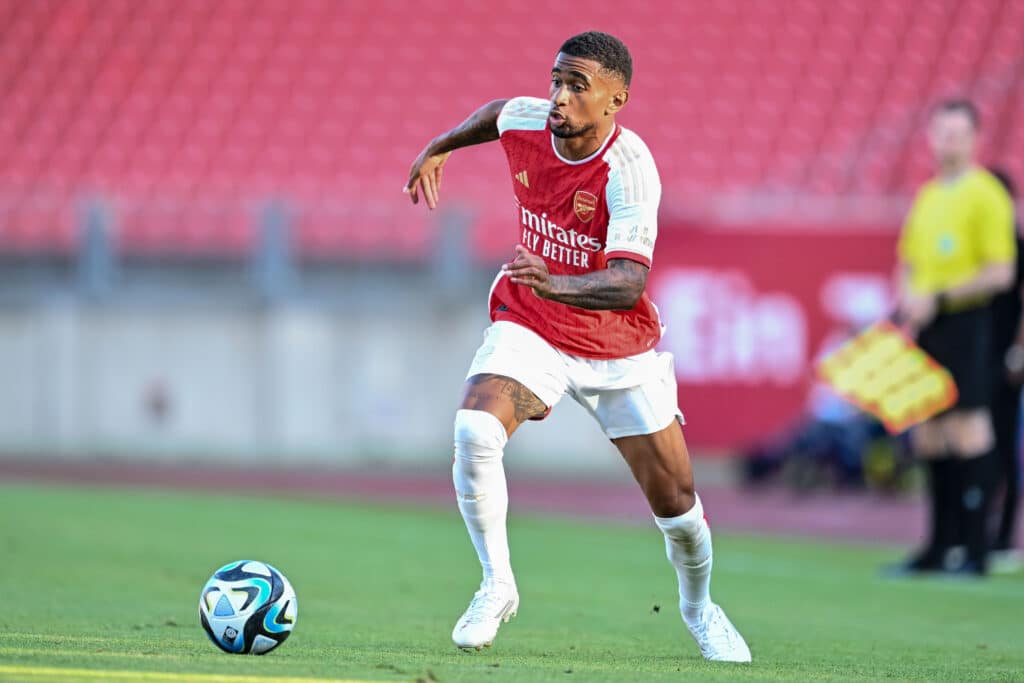 Who is the fastest player in the Premier League? 1 Reiss Nelson is one of the fastest players in the Premier League