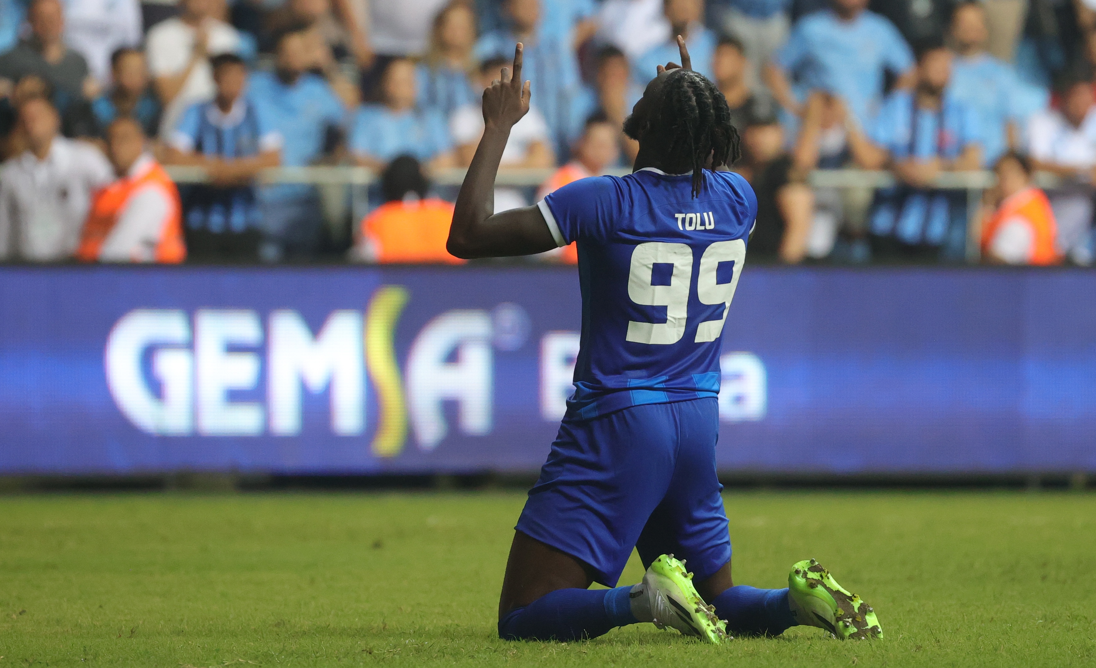 Tolu Arokodare shoots Genk to a 5-4 penalty shootout victory