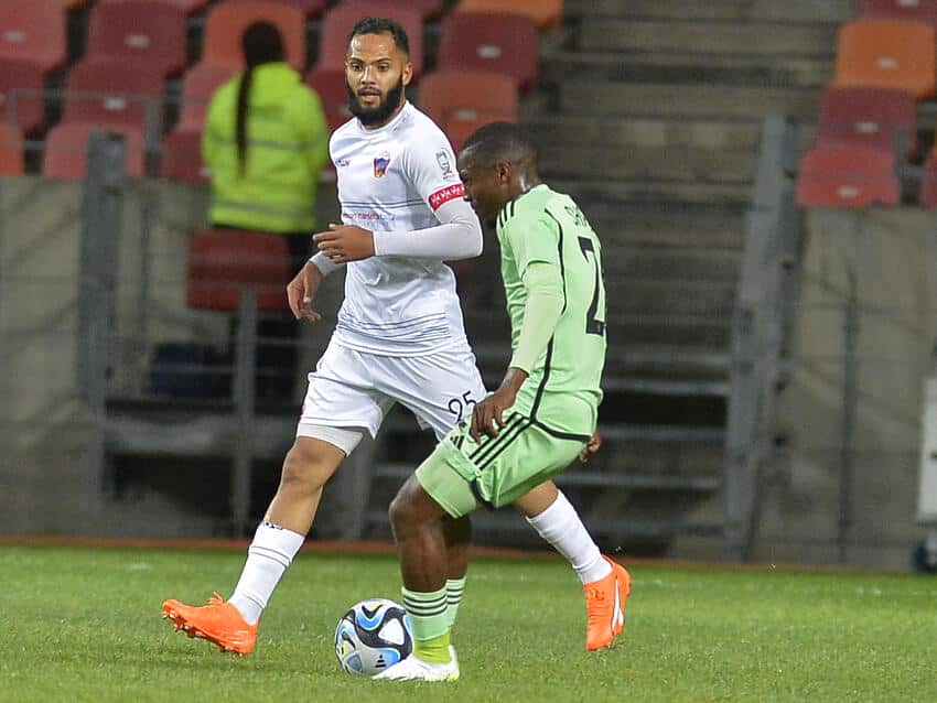 Bandile Shandu - Salary, pictures, girlfriend 5 Bandile Shandu in action for Orlando Pirates