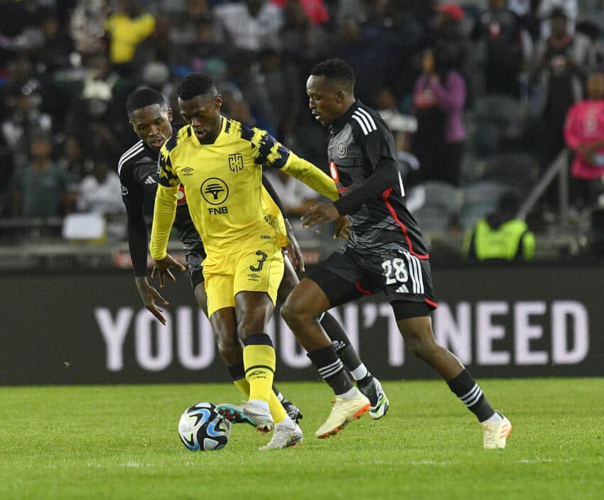 Lepasa and Maswanganyi inspire Orlando Pirates to easy win 2 Players in action, Orlando Pirates vs Cape Town City