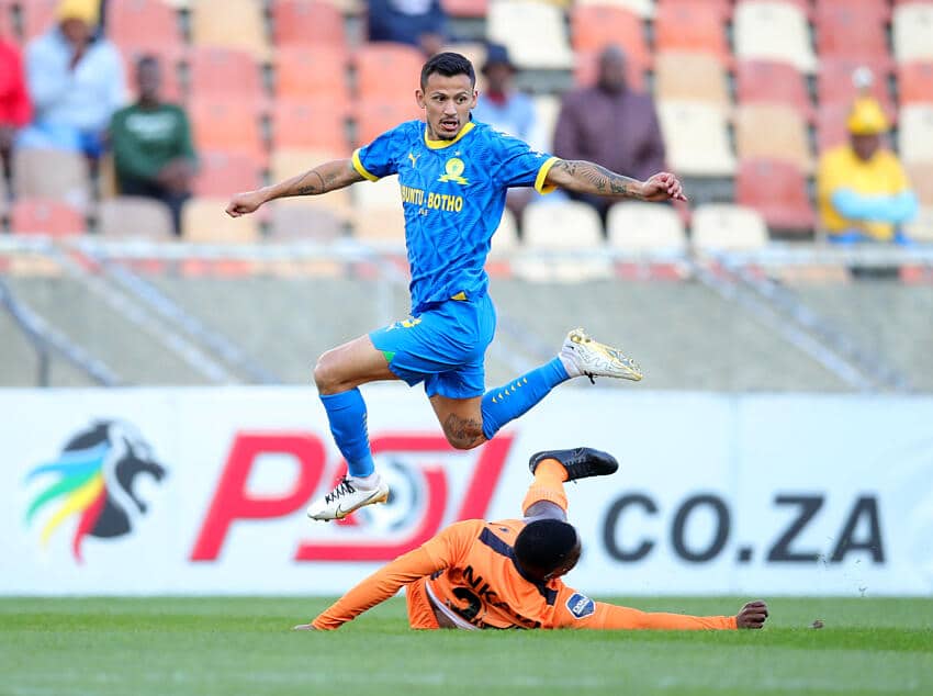 Players in action, Polokwane vs Mamelodi Sundowns