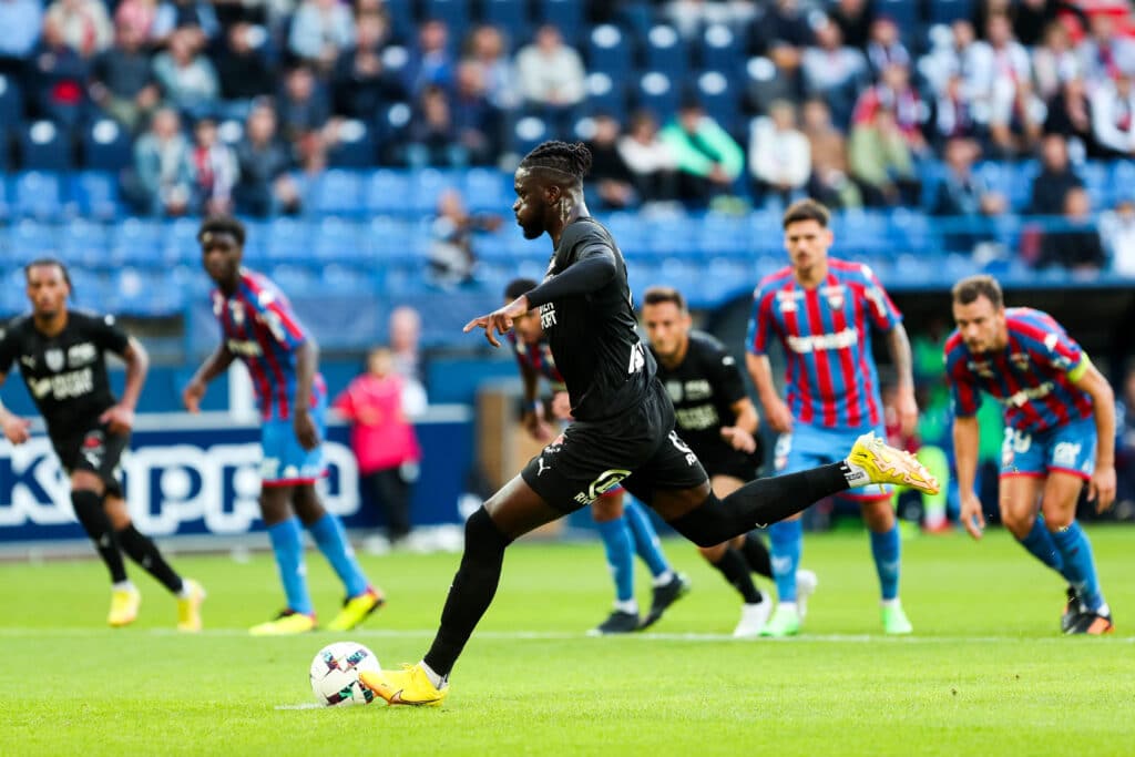 Tolu Arokodare - Salary, FIFA rating, Net Worth, Stats 3 Tolu Arokodare from the penalty spot