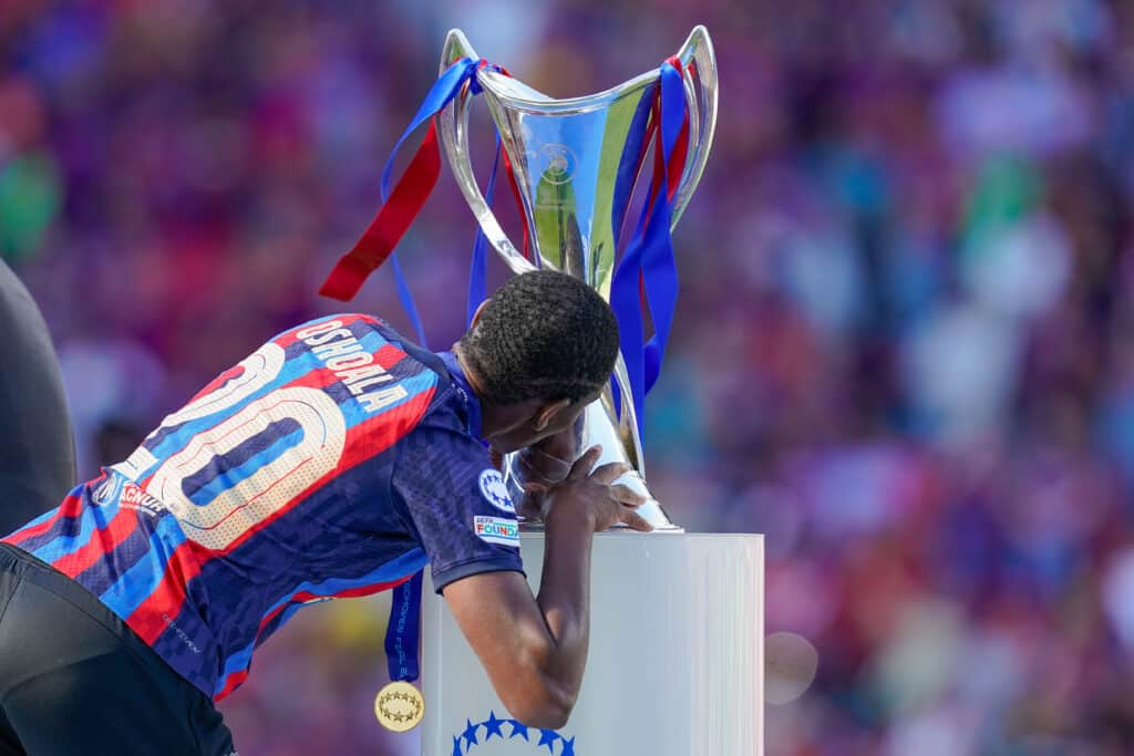 Asisat Oshoala (FC Barcelona) kiss the Trophy during the UEFA Women Champions League final 