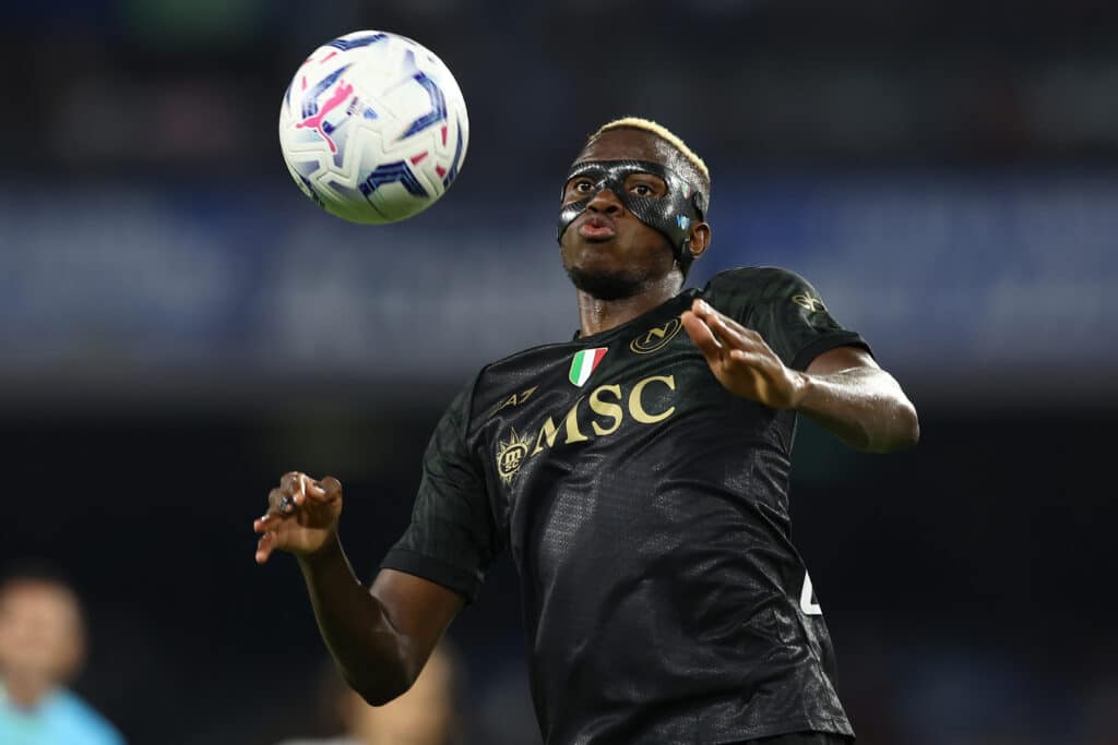 Victor Osimhenâs longest goal droughts: Nigeria striker's struggles explored 3 Victor Osimhen tries to control the ball for Napoli