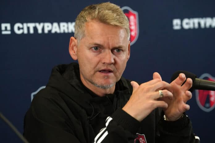 Bradley Carnell – Salary, net worth, family, house